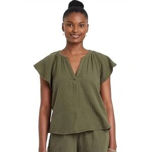 Universal threads gauze flutter sleeve top